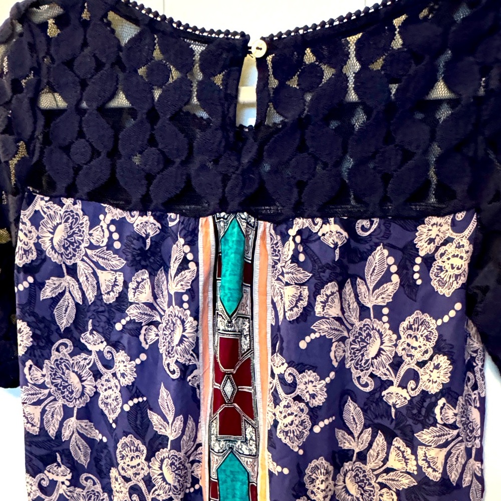 Akemi + Kin Floral Lace Tunic from Anthropologie EUC Small - Picture 3 of 9